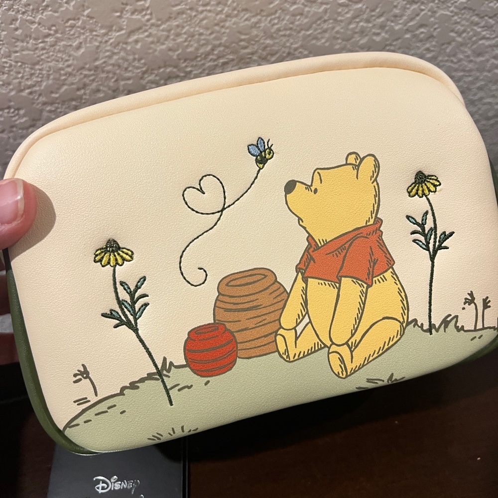 NWT Loungefly Disney Winnie the Pooh Makeup Bag - Picture 2 of 6